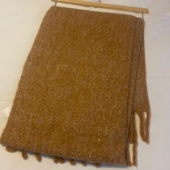 LOFT Warm Tan Fringe Scarf/ wrap NEW! - Picture 4 of 6